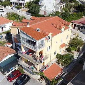 Apartament Mara, Seget Vranjica