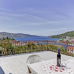 Apartament Nino, Seget Vranjica